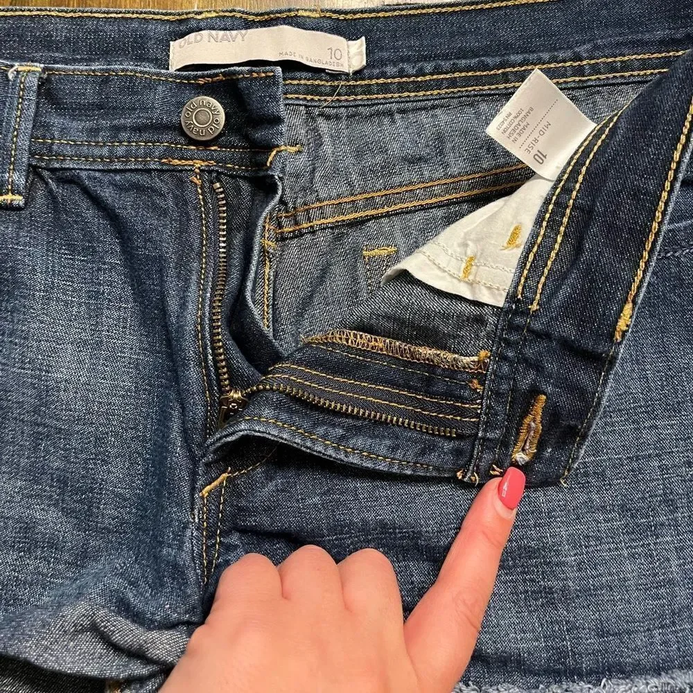 Old Navy Distressed, Mid Rise, Dark Wash, Denim Jean Shorts, Women's Size 10